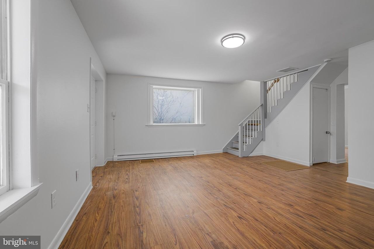 252 W Main St - Photo 3 of 20