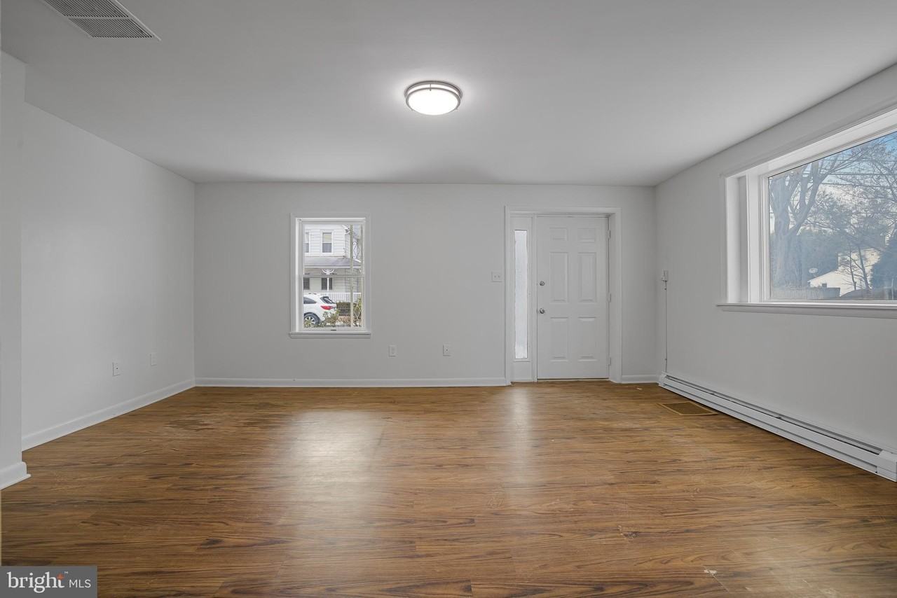 252 W Main St - Photo 4 of 20