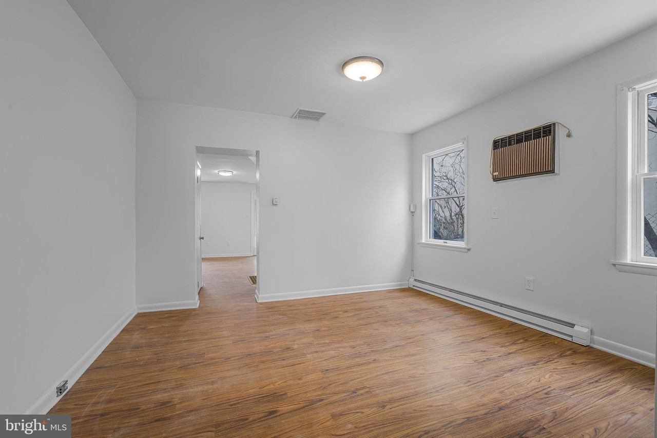 252 W Main St - Photo 7 of 20