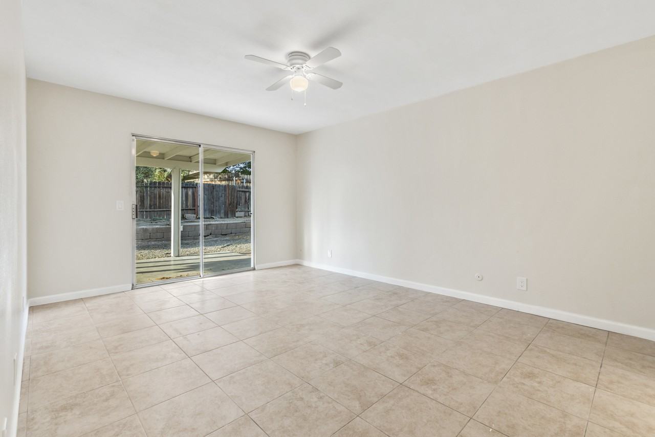 1992 W Oakland Ave #1992 - Photo 2 of 20