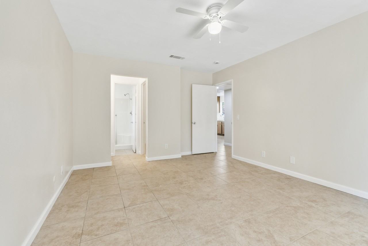 1992 W Oakland Ave #1992 - Photo 3 of 20