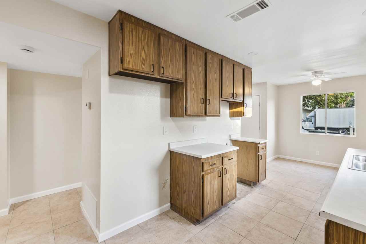 1992 W Oakland Ave #1992 - Photo 6 of 20