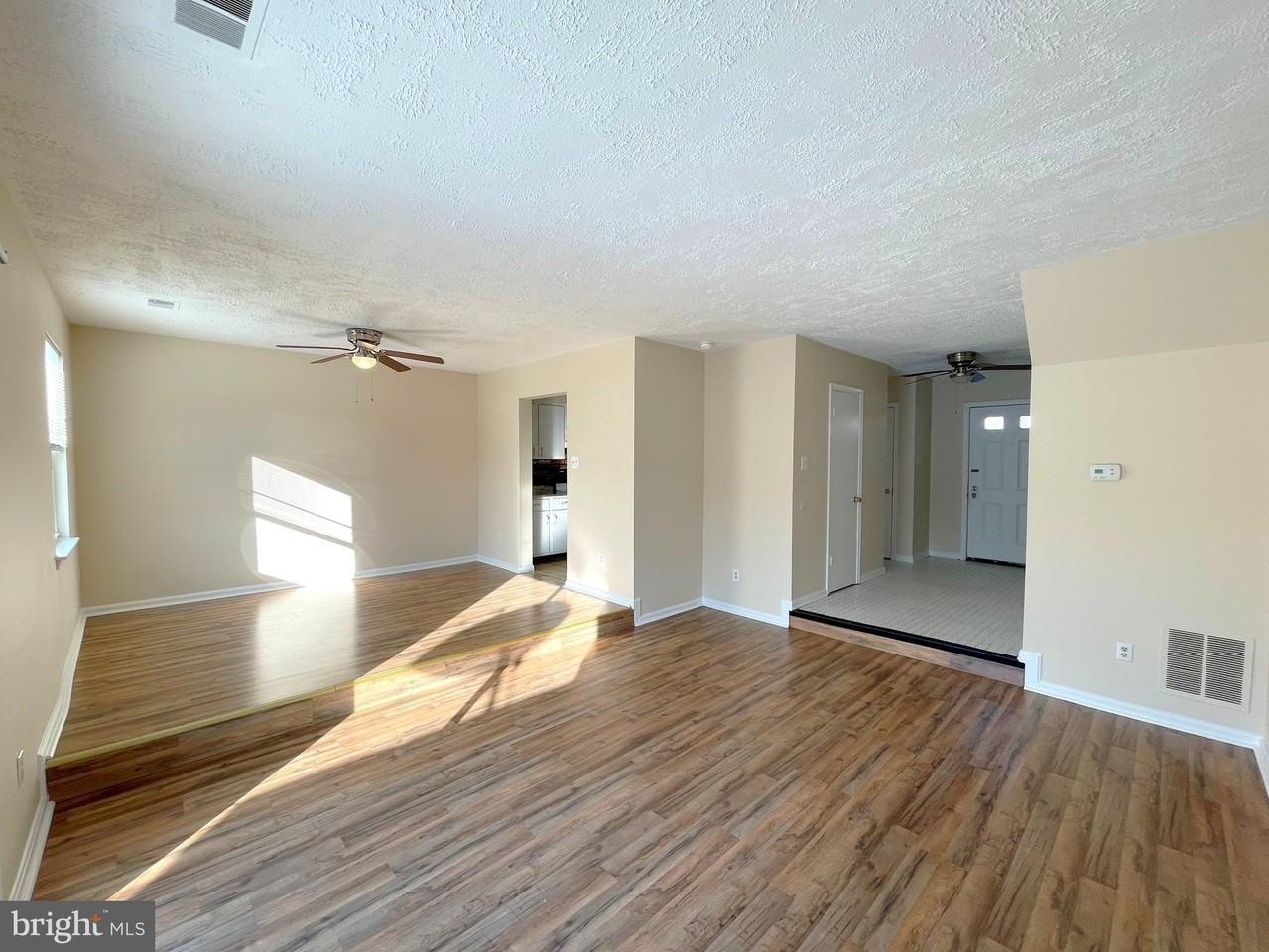 908 Sycamore Ln - Photo 4 of 21