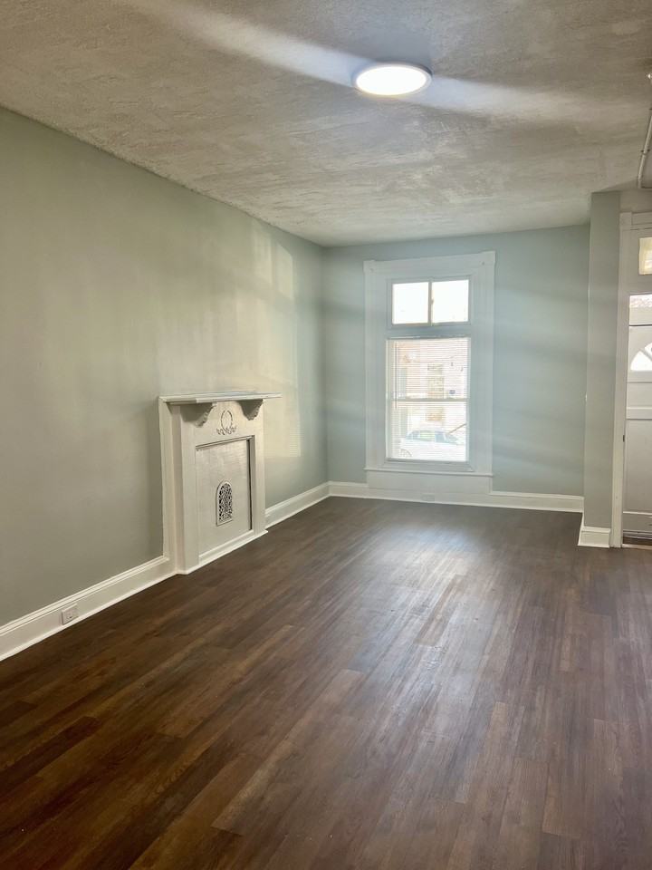 440 N Luzerne Ave - Photo 5 of 46