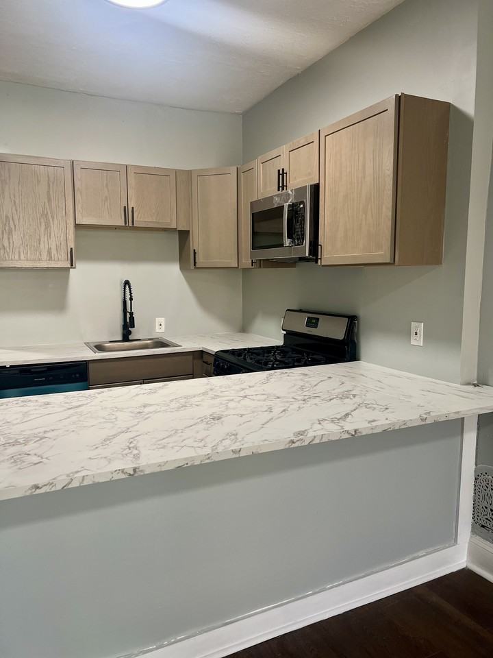 440 N Luzerne Ave - Photo 7 of 46