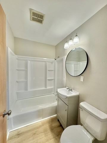 510 Holiday Dr #108 - Photo 4 of 8