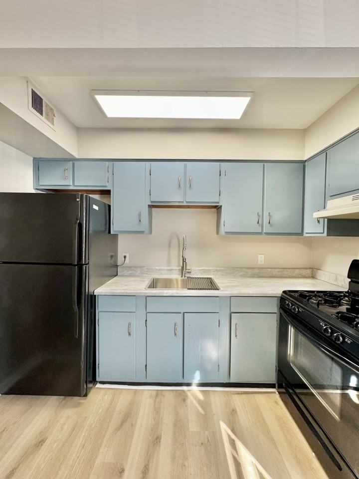 510 Holiday Dr #108 - Photo 5 of 8