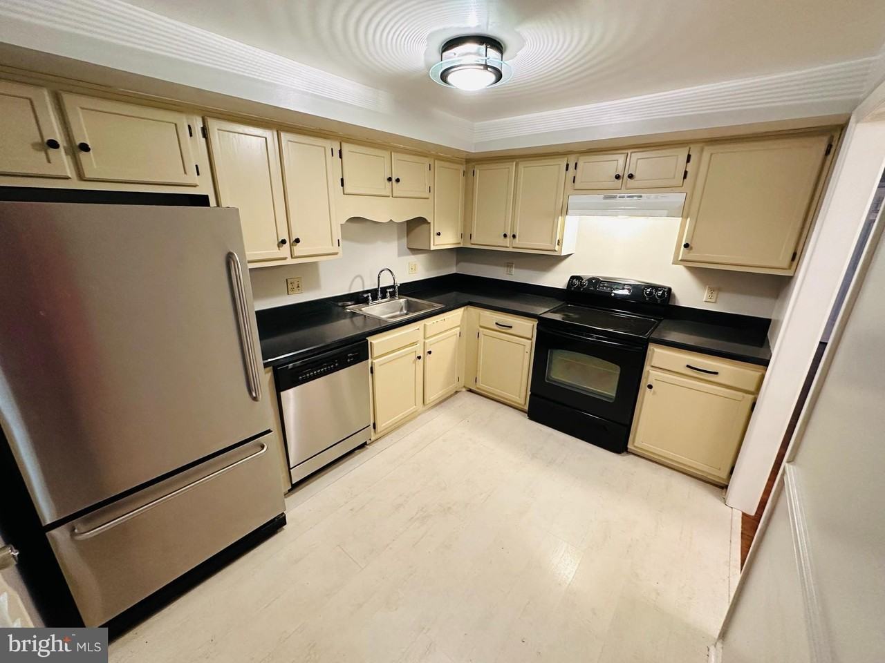 8206 Red Wing Ct - Photo 2 of 29