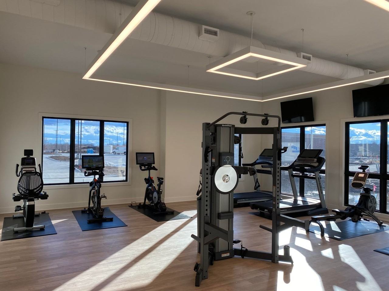 The Flats at Westbury - Photo 3 of 7