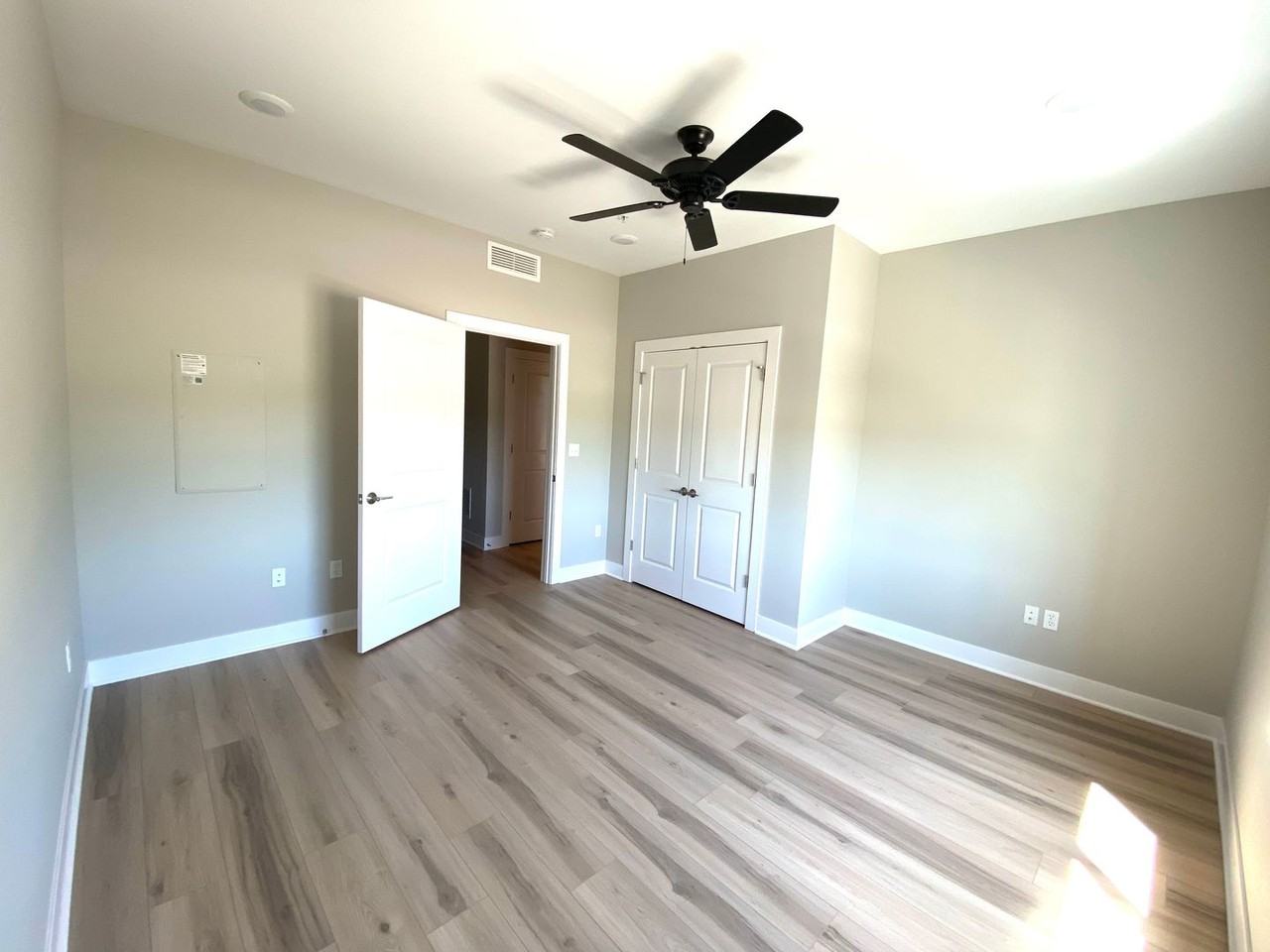 The Flats at Westbury - Photo 5 of 7