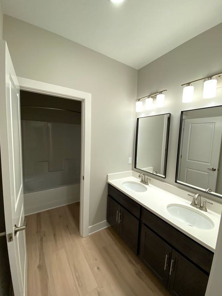 The Flats at Westbury - Photo 6 of 7