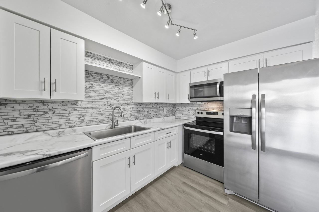 4705 Fishcreek Rd #1 - Photo 4 of 33