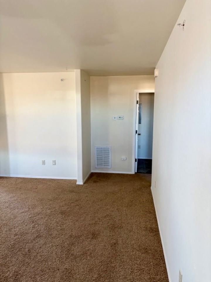 5625 Saxon Way - Photo 5 of 32