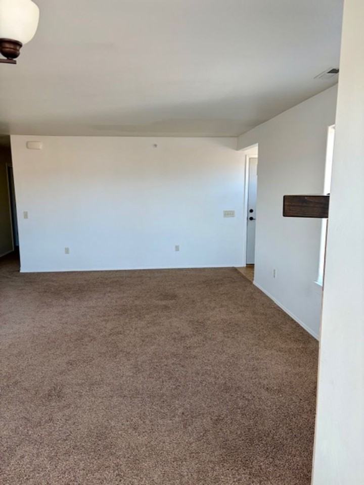 5625 Saxon Way - Photo 7 of 32