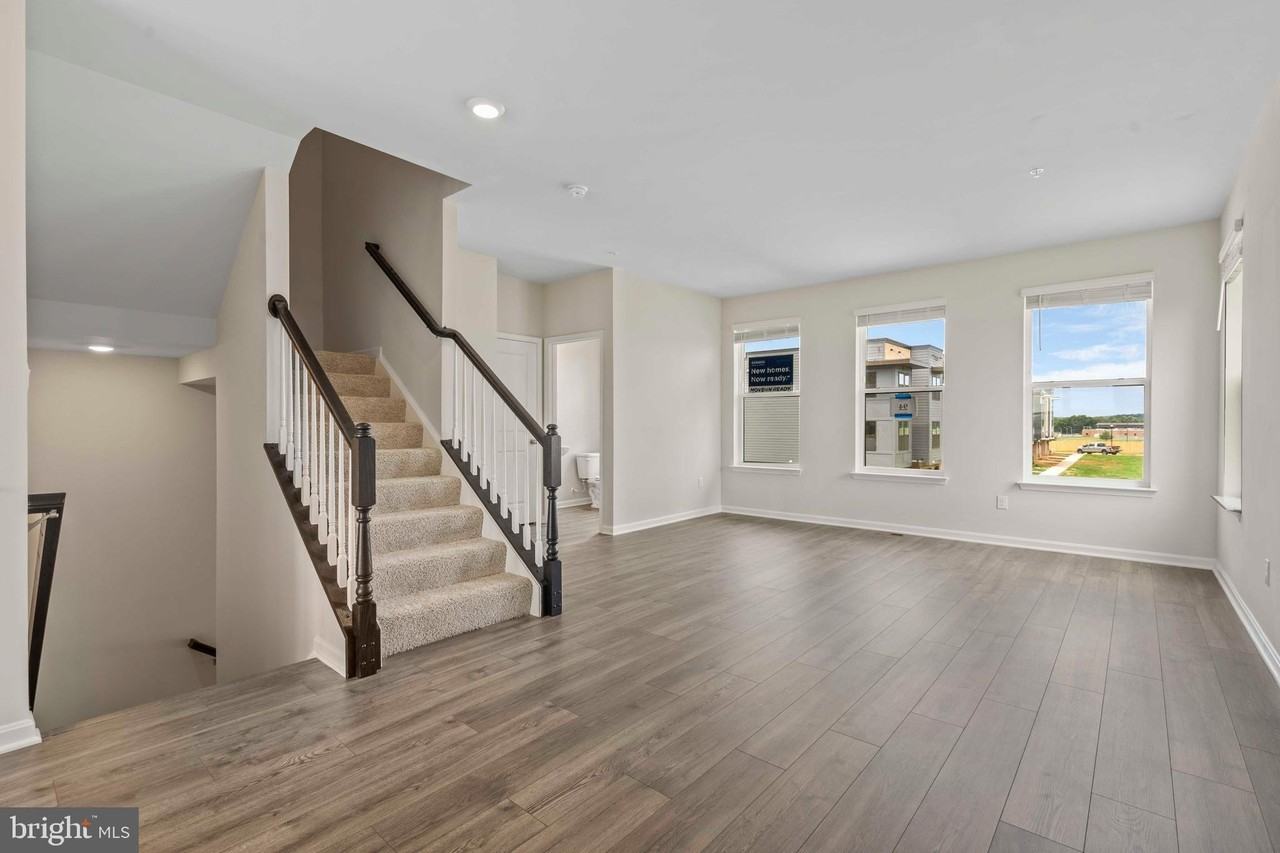 856 Amity St - Photo 5 of 28