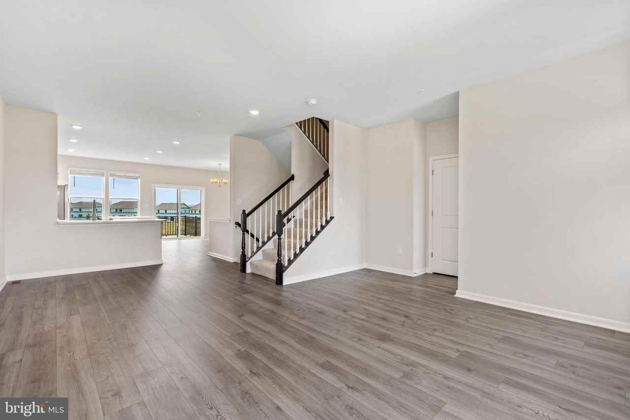 856 Amity St - Photo 6 of 28