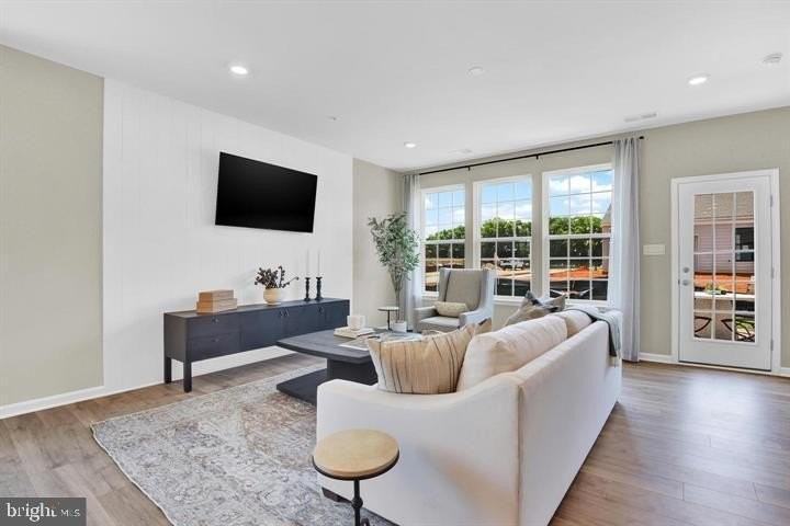 491 Hanson St - Photo 7 of 23