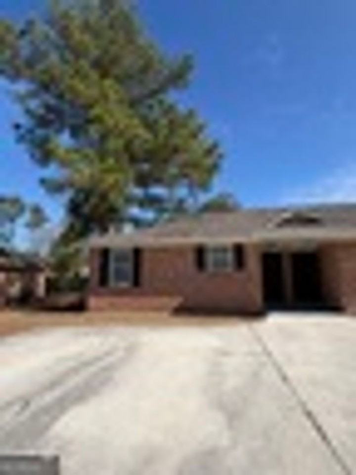 409 Baltic Ct - Photo 3 of 26