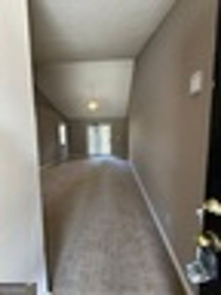 409 Baltic Ct - Photo 4 of 26