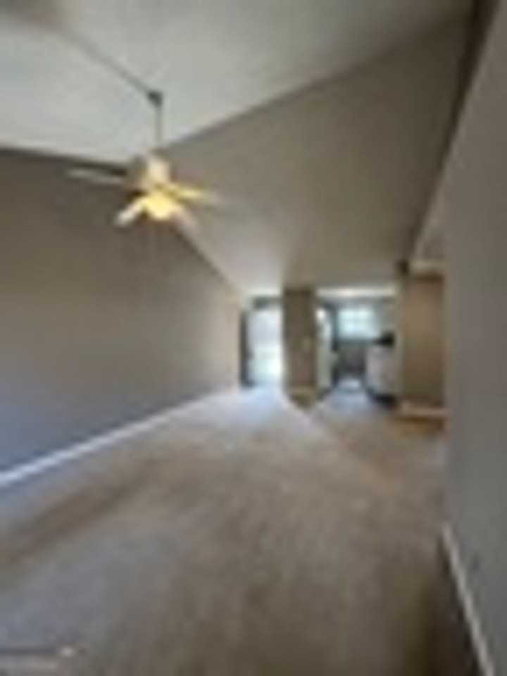 409 Baltic Ct - Photo 7 of 26