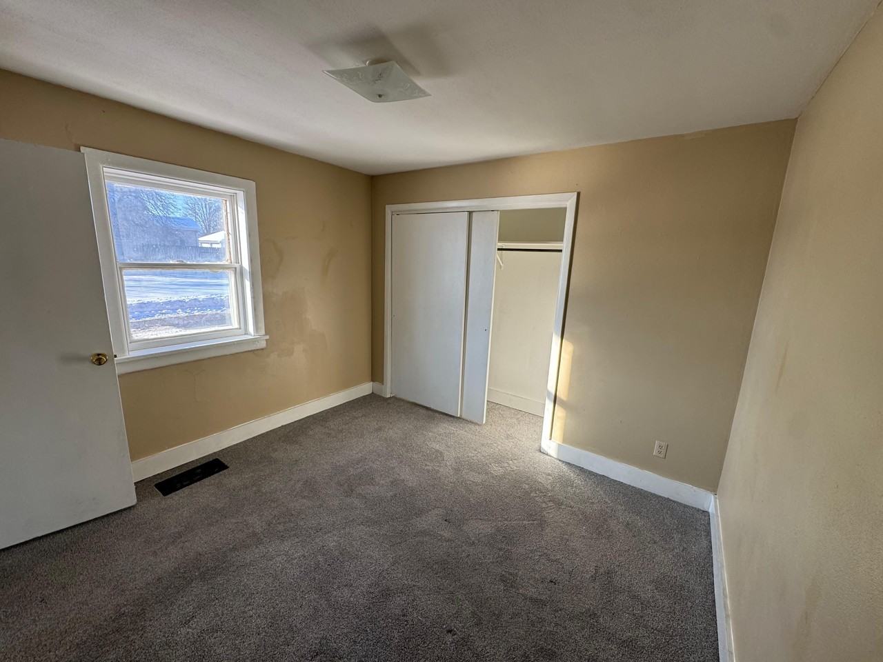 554 W 9th St #1 - Photo 4 of 7