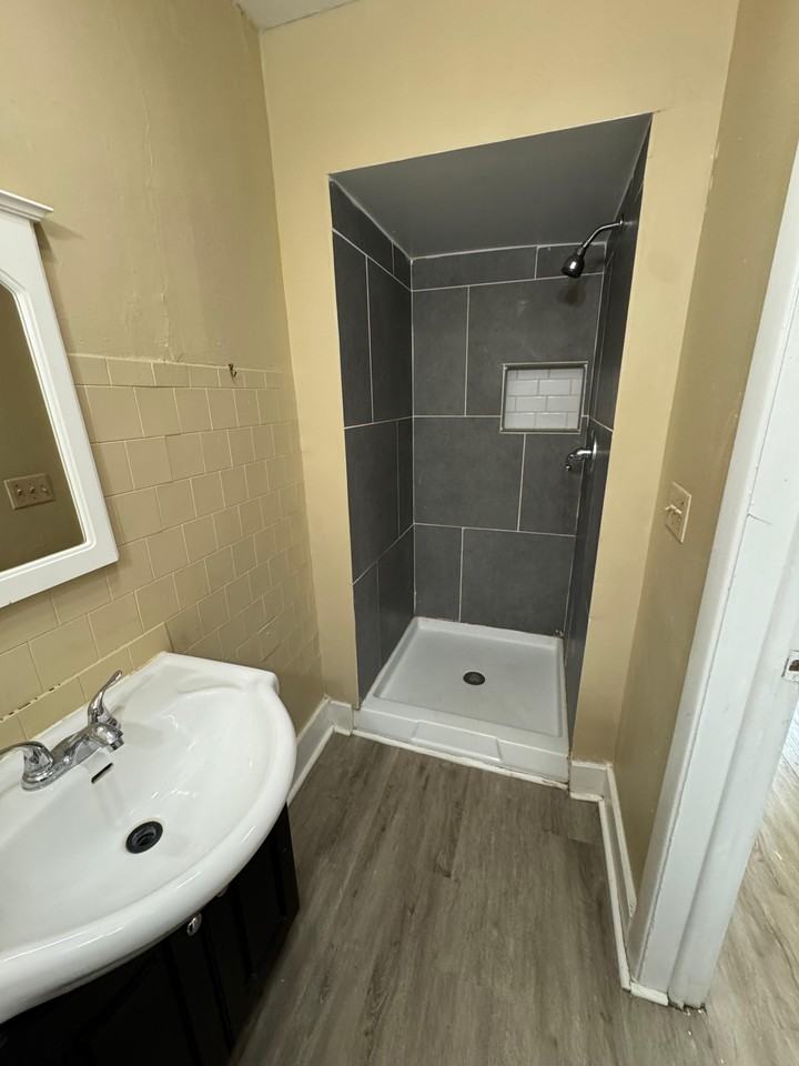 554 W 9th St #1 - Photo 7 of 7