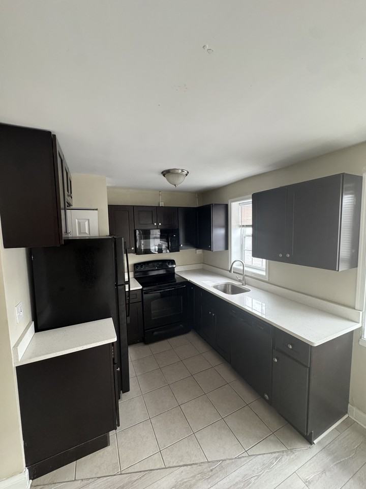 124 East 3rd Avenue - 1Unit 1 #1 - Photo 2 of 6