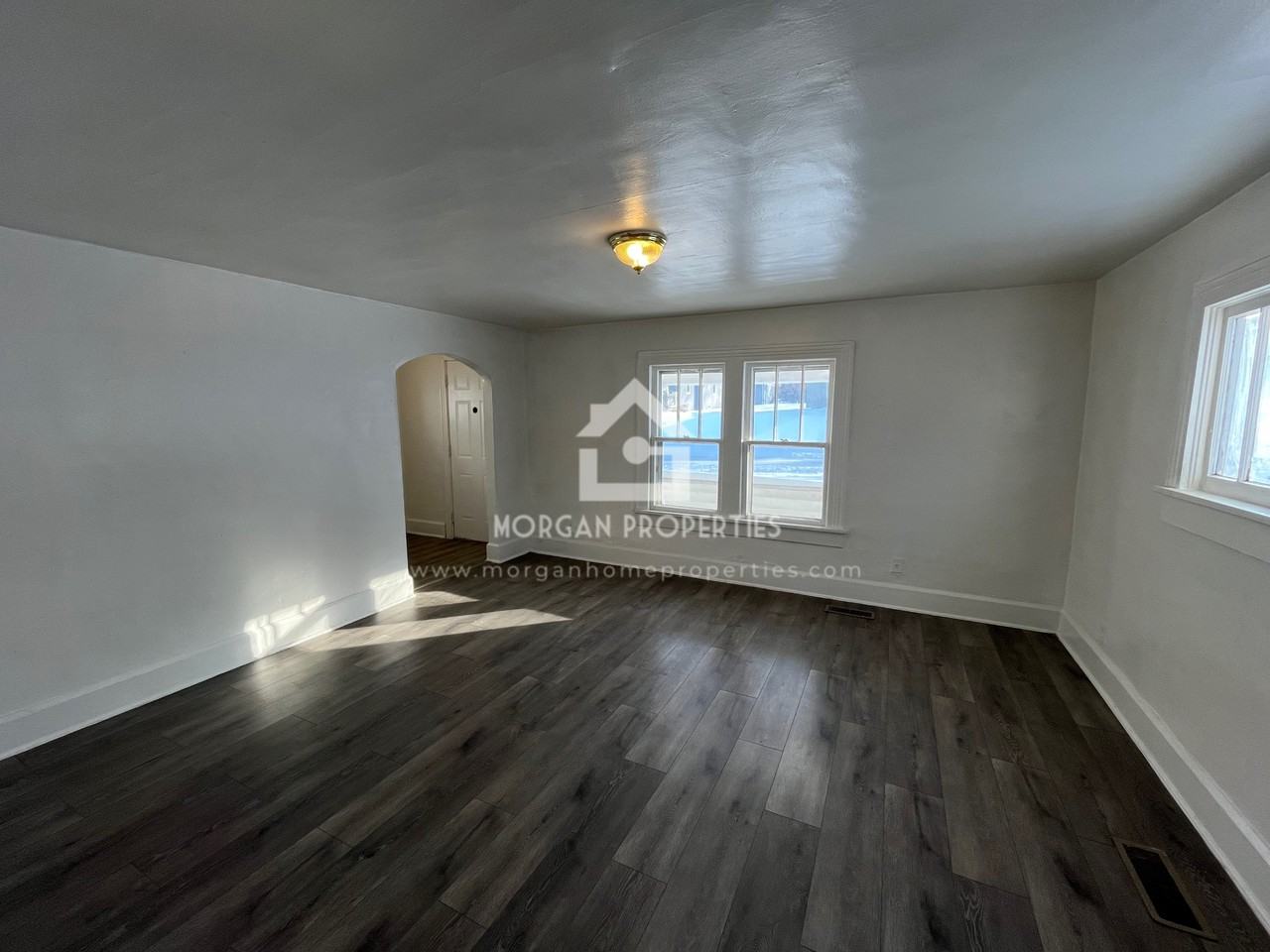 1428 W 10th St - Photo 2 of 7