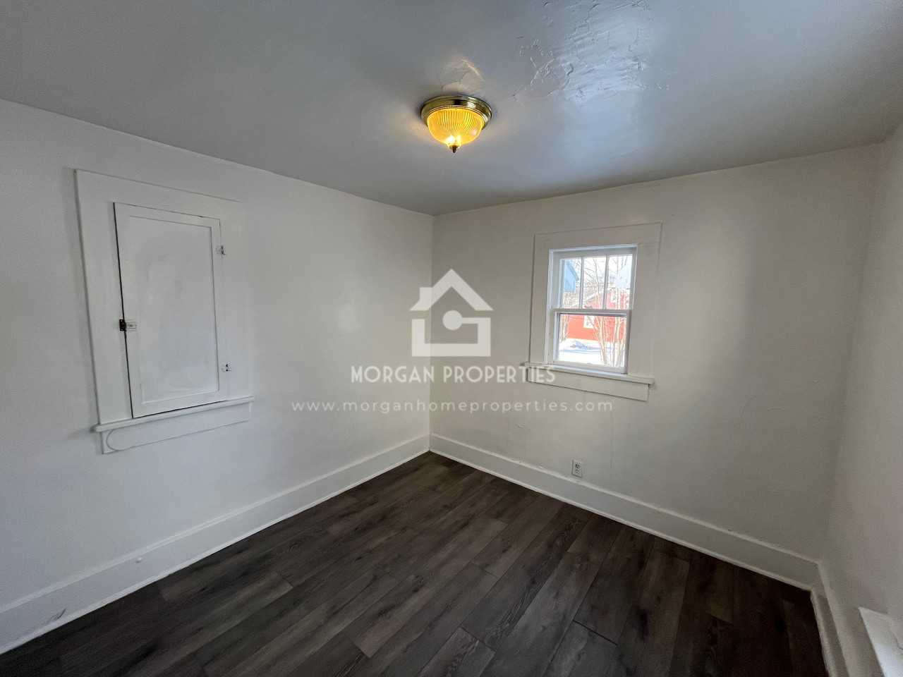 1428 W 10th St - Photo 6 of 7