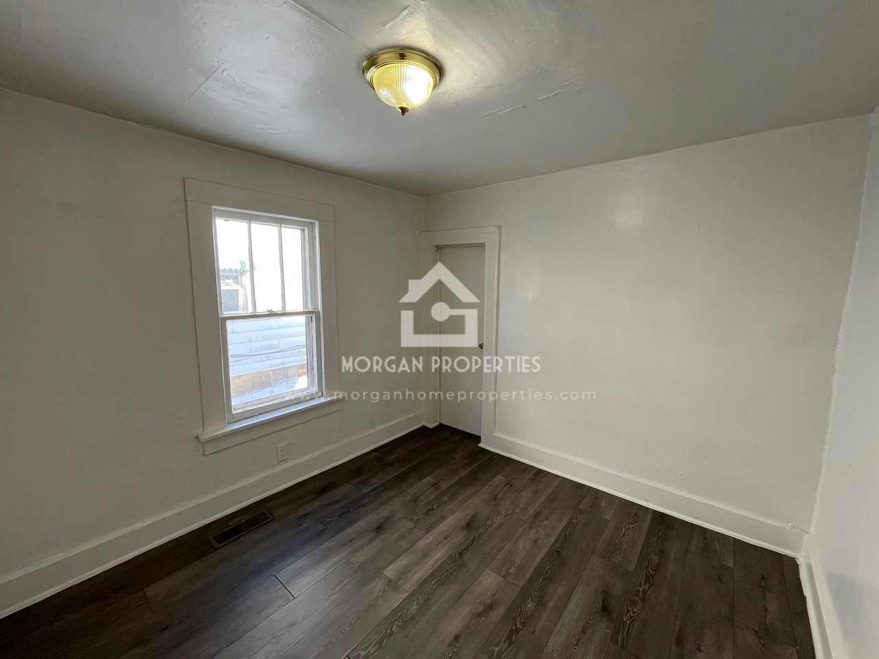 1428 W 10th St - Photo 7 of 7