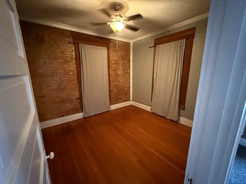 911 Van Buren St - Photo 6 of 10