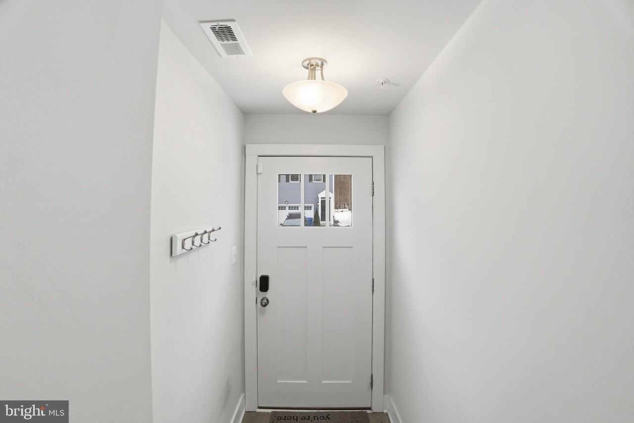 610 Snapdragon Ct - Photo 4 of 35