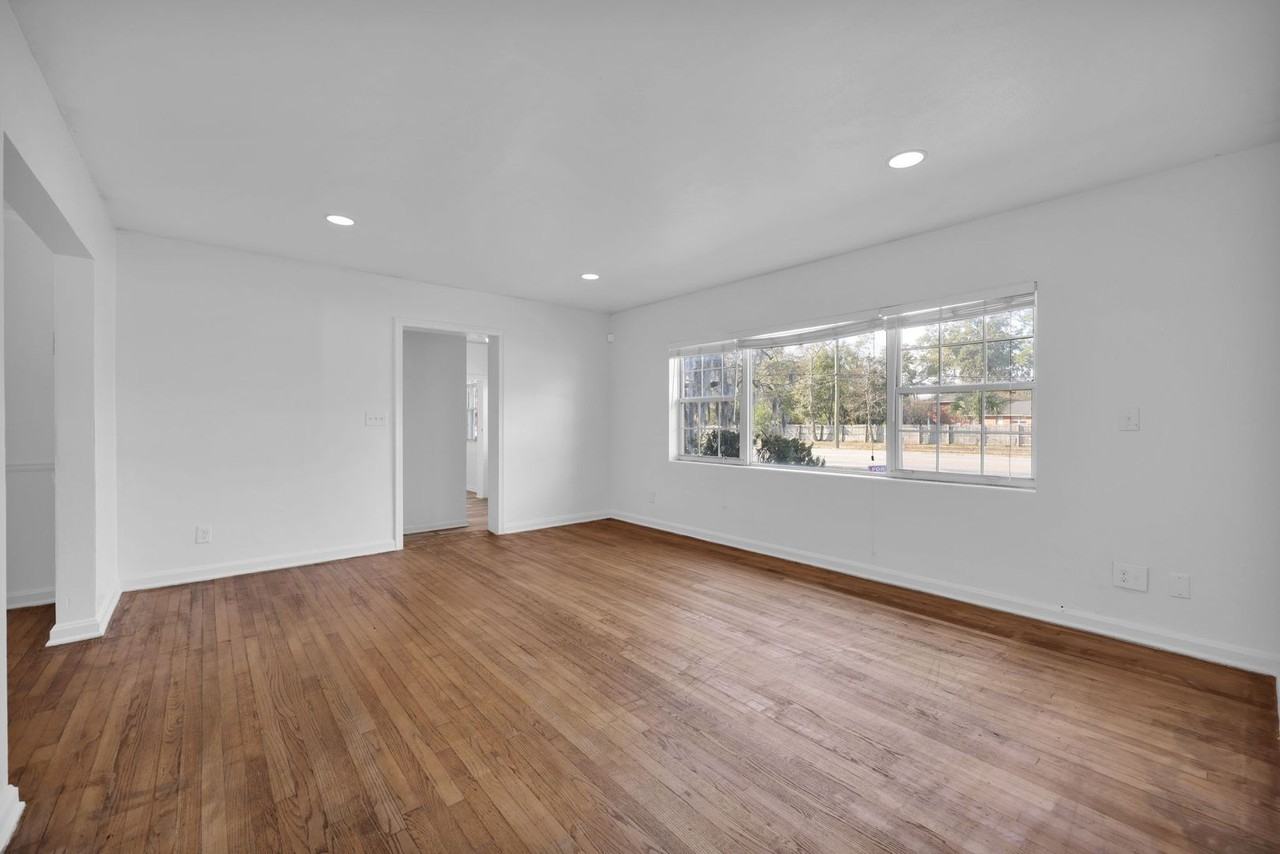 8063 San Jose Blvd - Photo 6 of 35