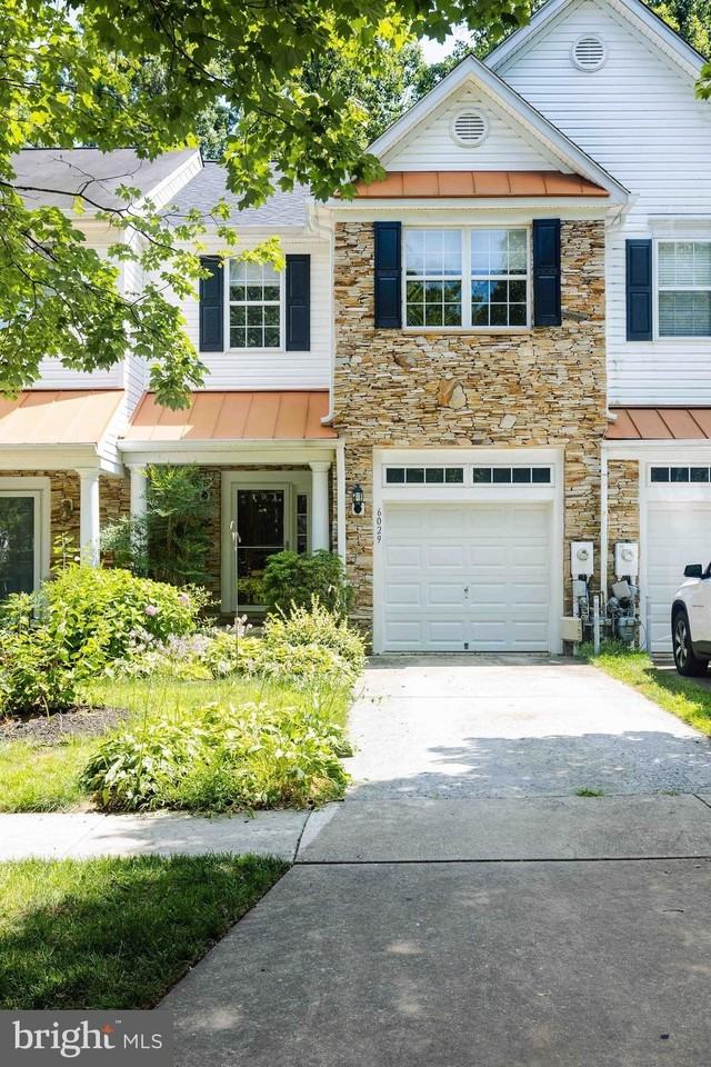 6029 Blue Point Ct - Photo 2 of 39