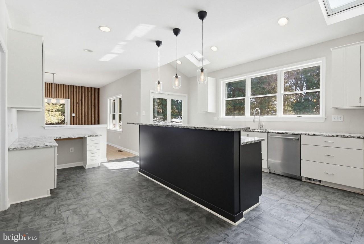 13835 Burntwoods Rd - Photo 3 of 33