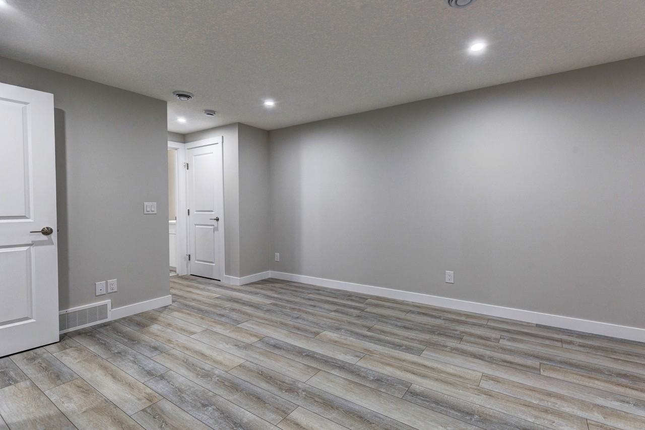 21298 Sheriff King St Sw - Photo 7 of 18