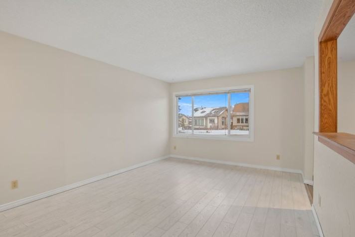 3 Bedroom Main Floor Located in Deer Park! - Photo 5 of 15