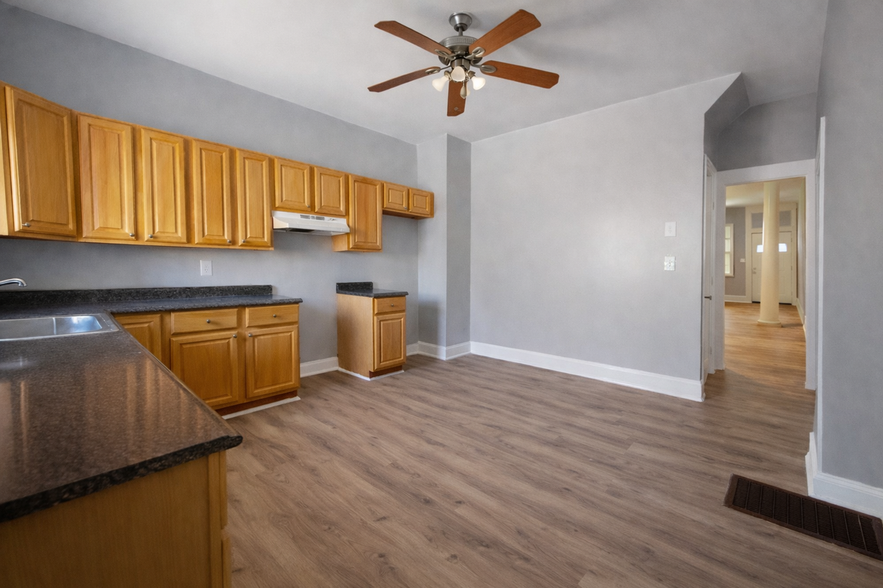 3030 Clifton Park Ter - Photo 3 of 18