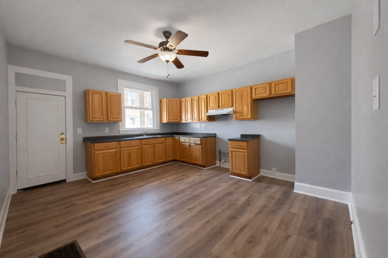 3030 Clifton Park Ter - Photo 6 of 18