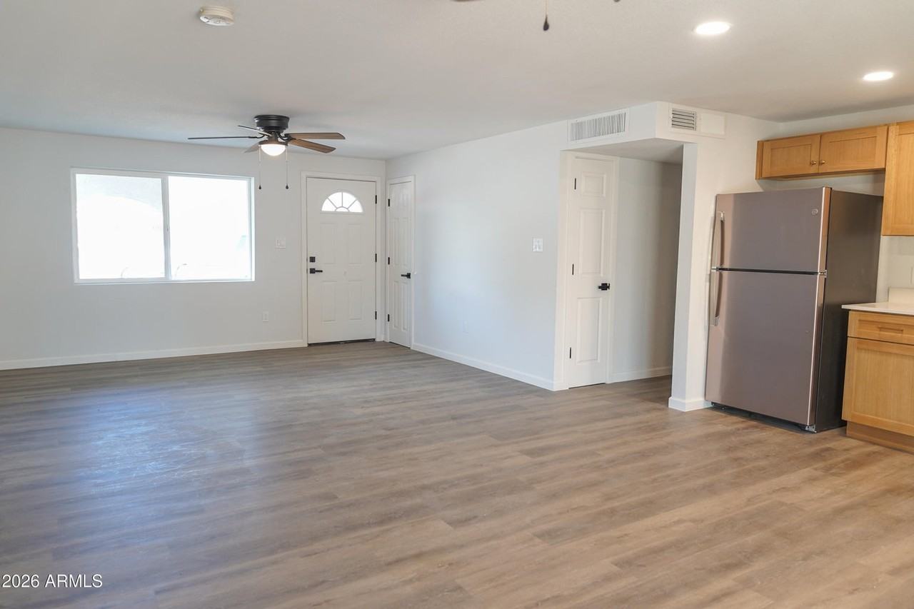 1808 N 66th Ave #1 - Photo 4 of 10