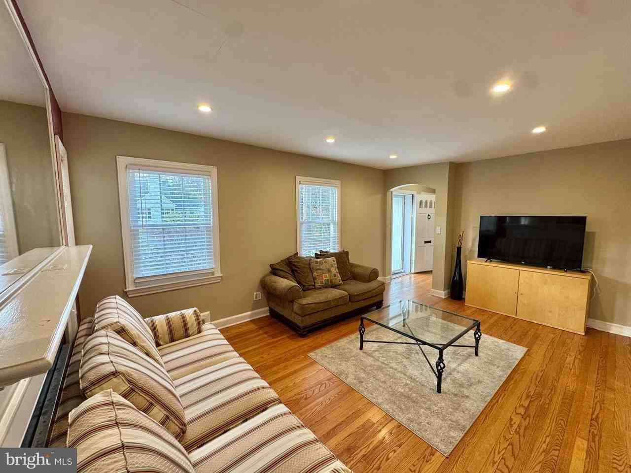 8815 Reading Rd - Photo 4 of 50