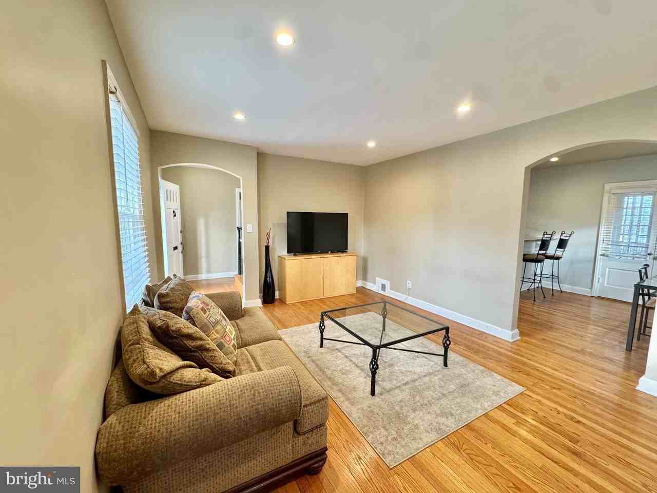 8815 Reading Rd - Photo 7 of 50