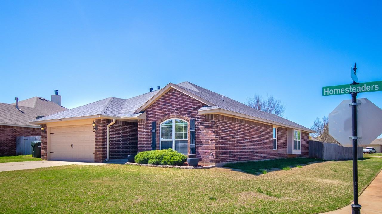 21925 Homesteaders Rd #1 - Photo 4 of 32