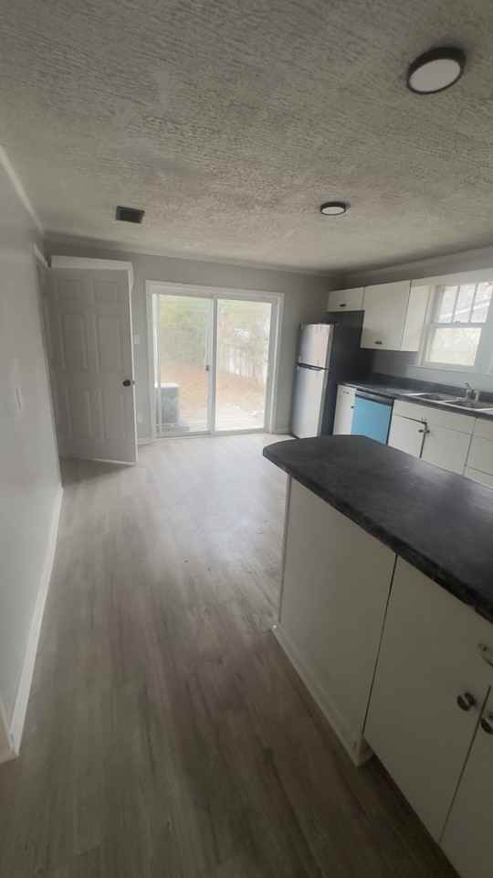 323 W 22nd St #1 - Photo 3 of 8