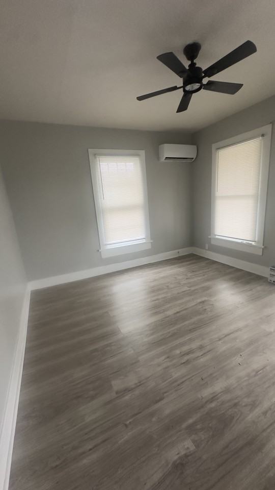 323 W 22nd St #1 - Photo 6 of 8