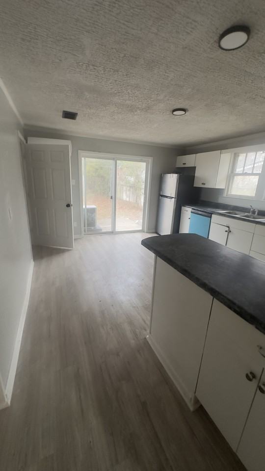 323 W 22nd St #1 - Photo 7 of 8