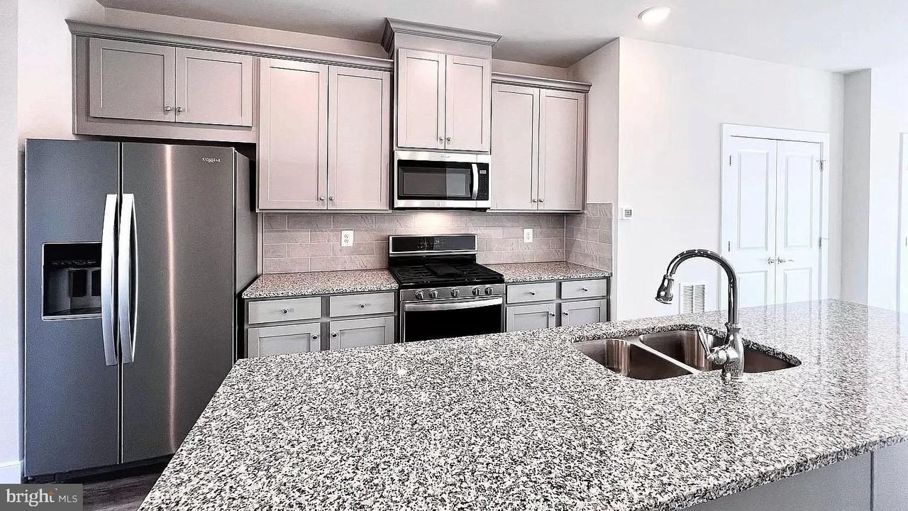 1207 Vermeer Ave - Photo 4 of 20