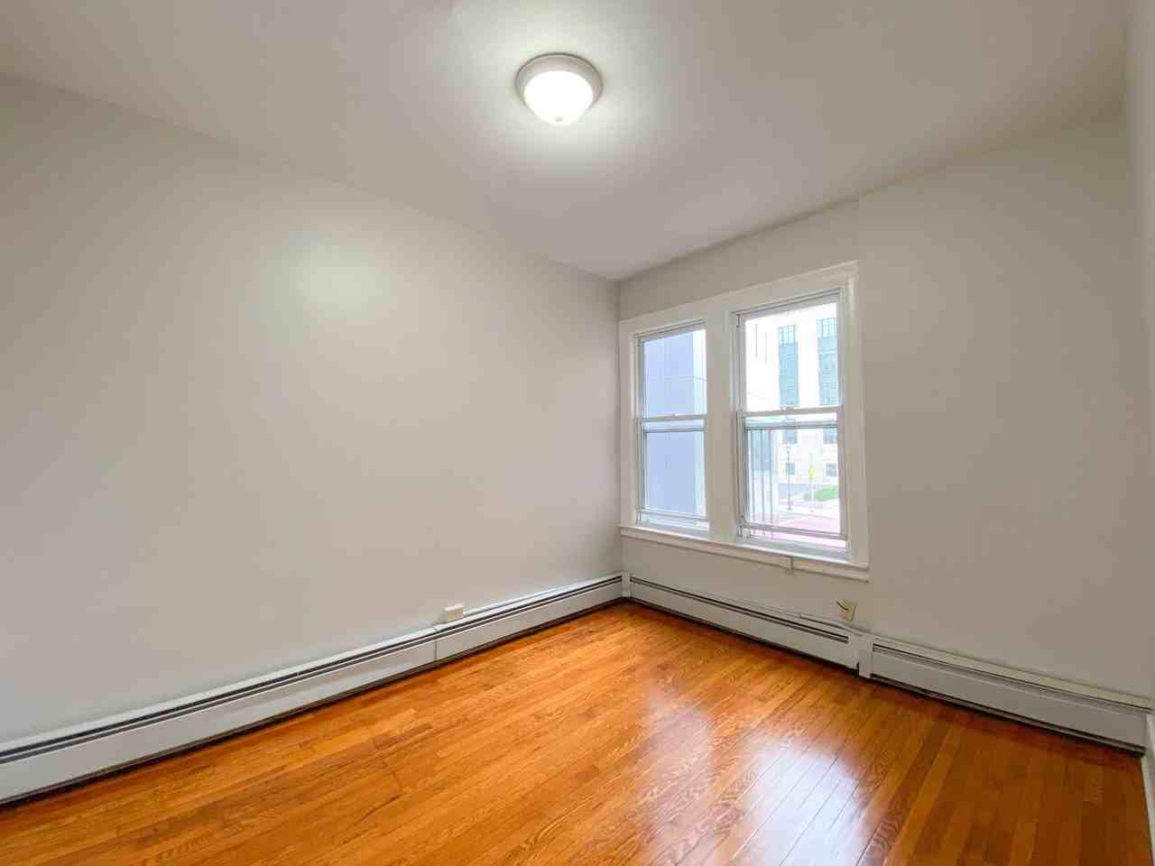 291 Buckingham St / Luca Investments LLC - Photo 7 of 50