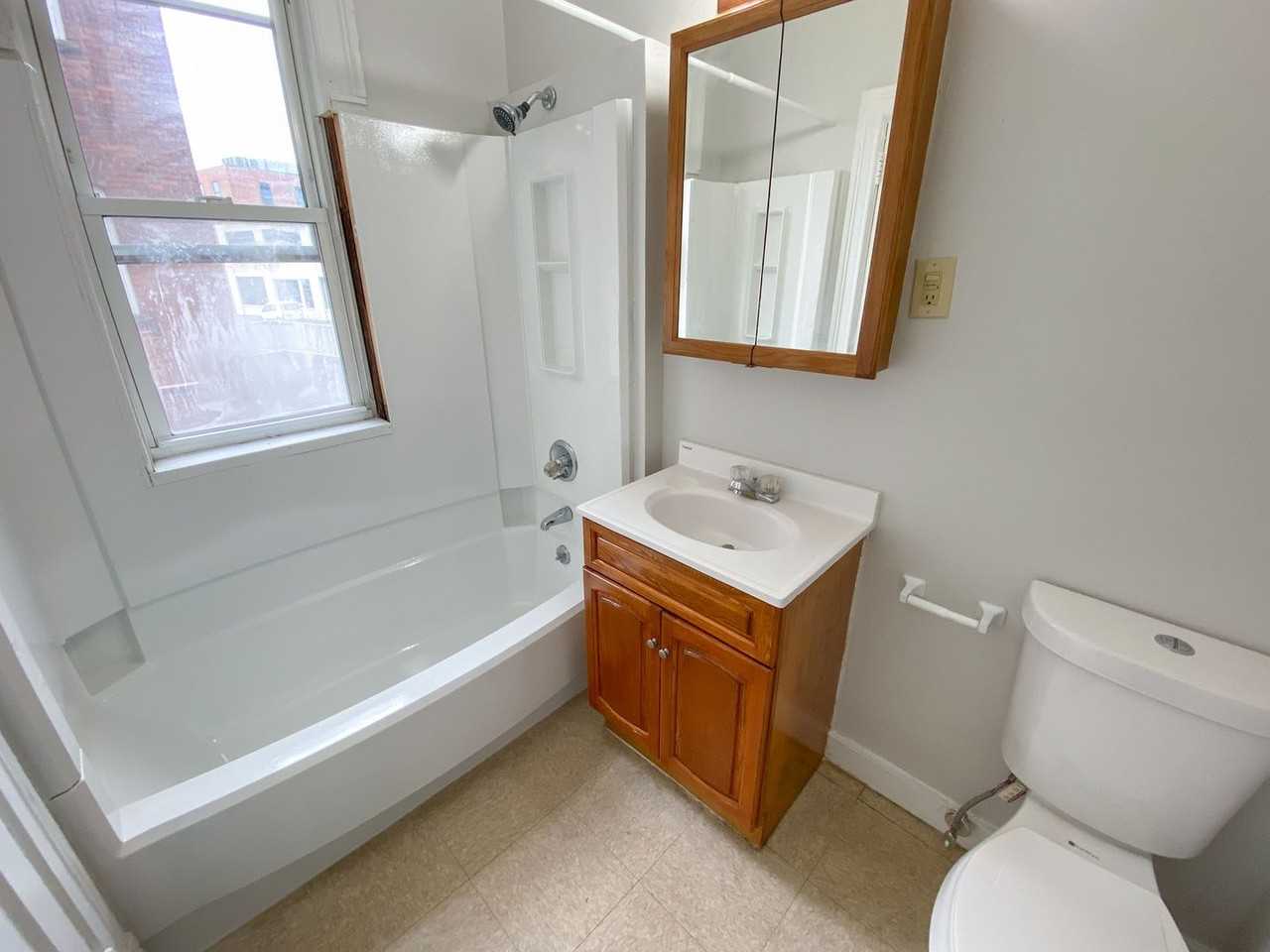 291 Buckingham St / Luca Investments LLC - Photo 5 of 50