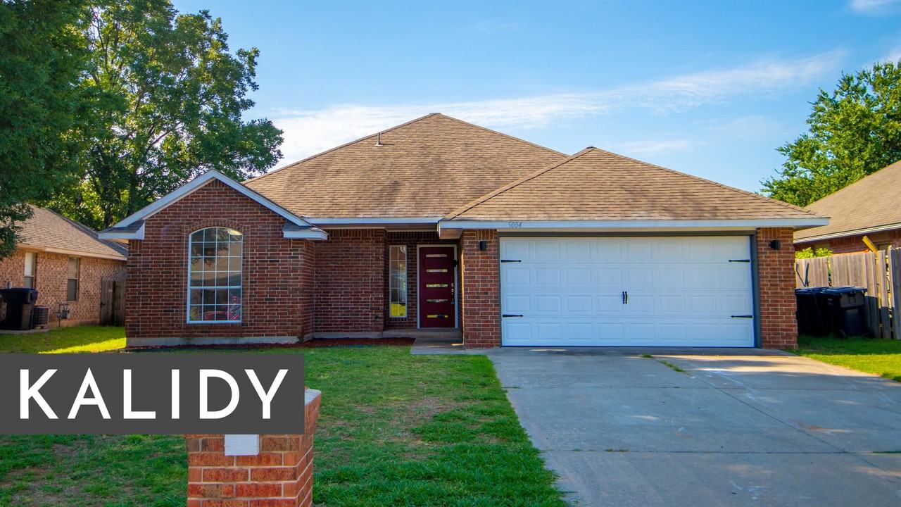 5004 Se 52nd St #1 - Photo 2 of 37